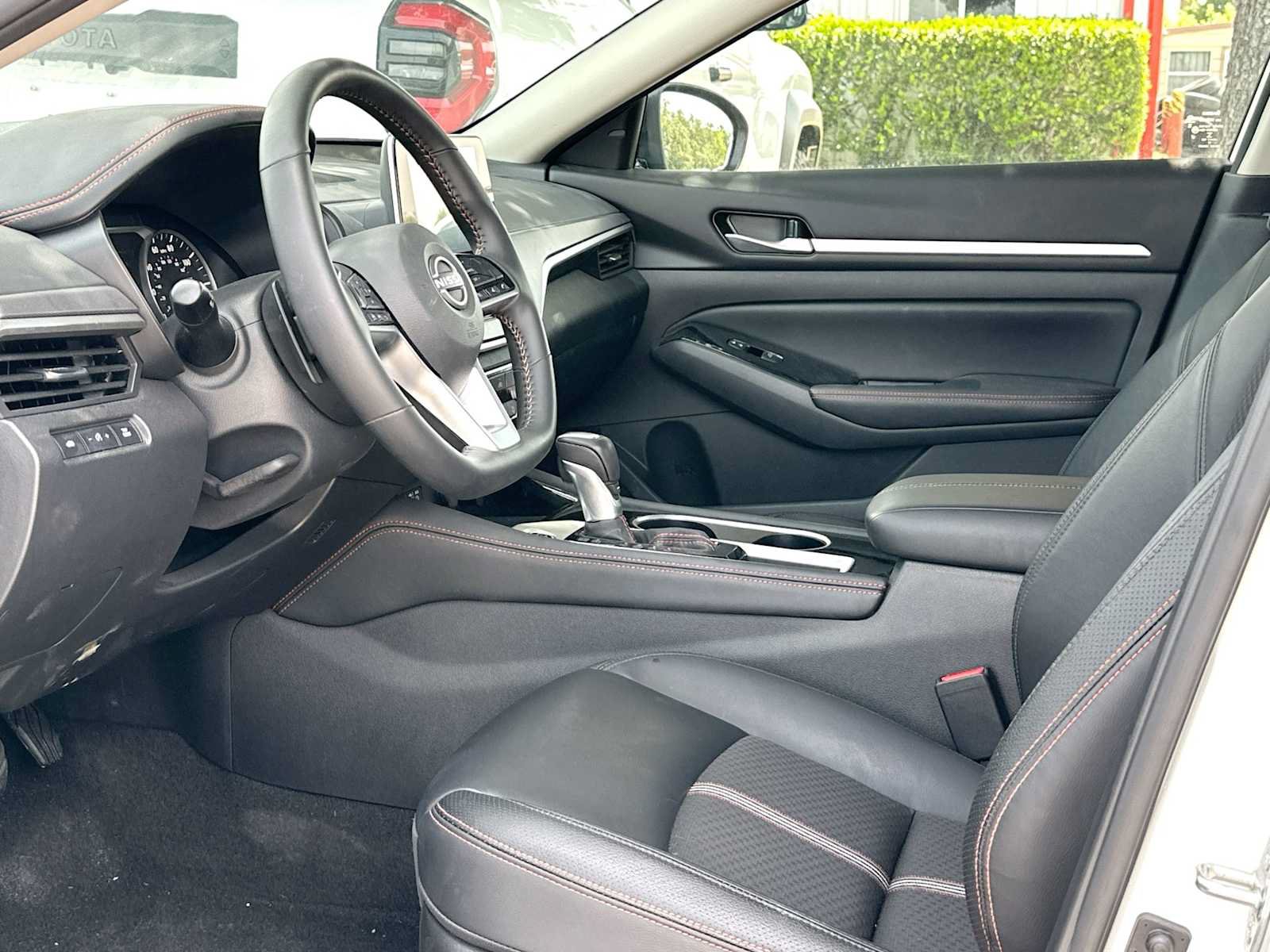 Used 2025 Nissan Altima 2.5 SR FWD image 18
