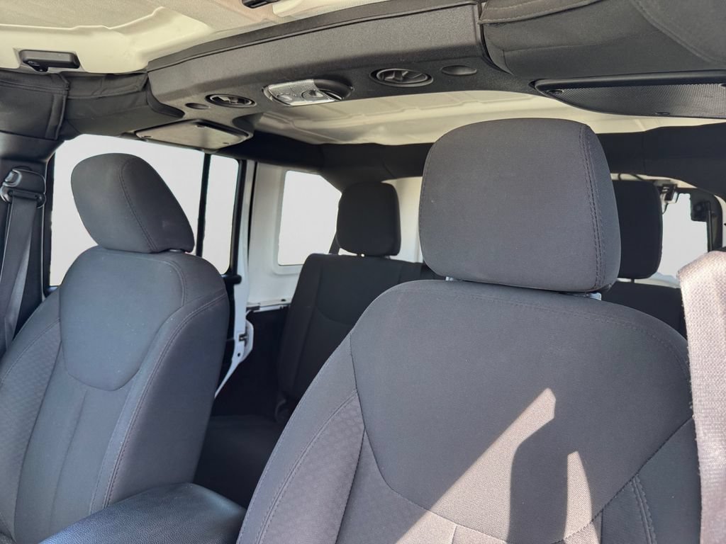 Used 2018 Jeep Wrangler Unlimited Sport w/ Connectivity Group AWD/4WD image 18
