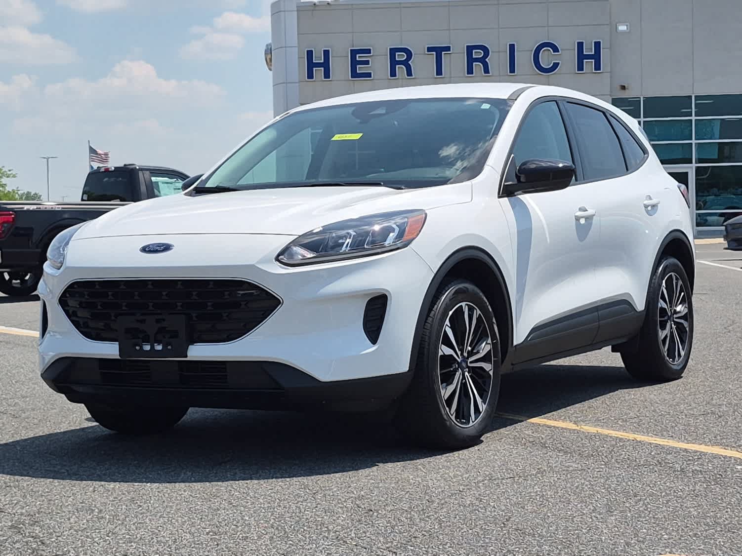 Used 2022 Ford Escape SE w/ SE Sport Appearance Package AWD/4WD image 1