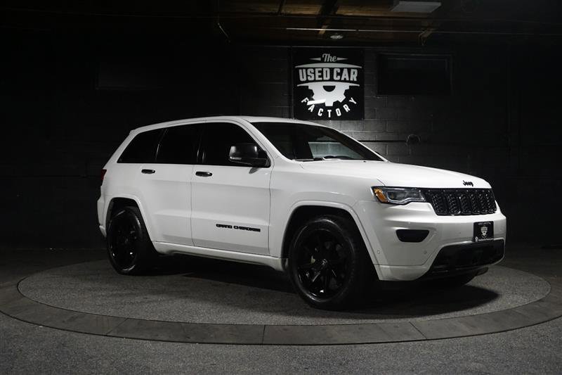 Used 2017 Jeep Grand Cherokee Overland w/ Jeep Active Safety Group image 8