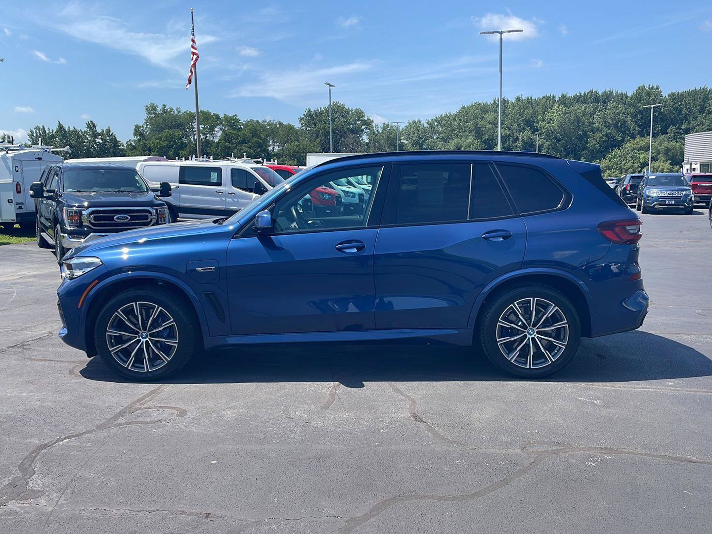 Used 2022 BMW X5 xDrive45e w/ M Sport Package AWD/4WD image 2