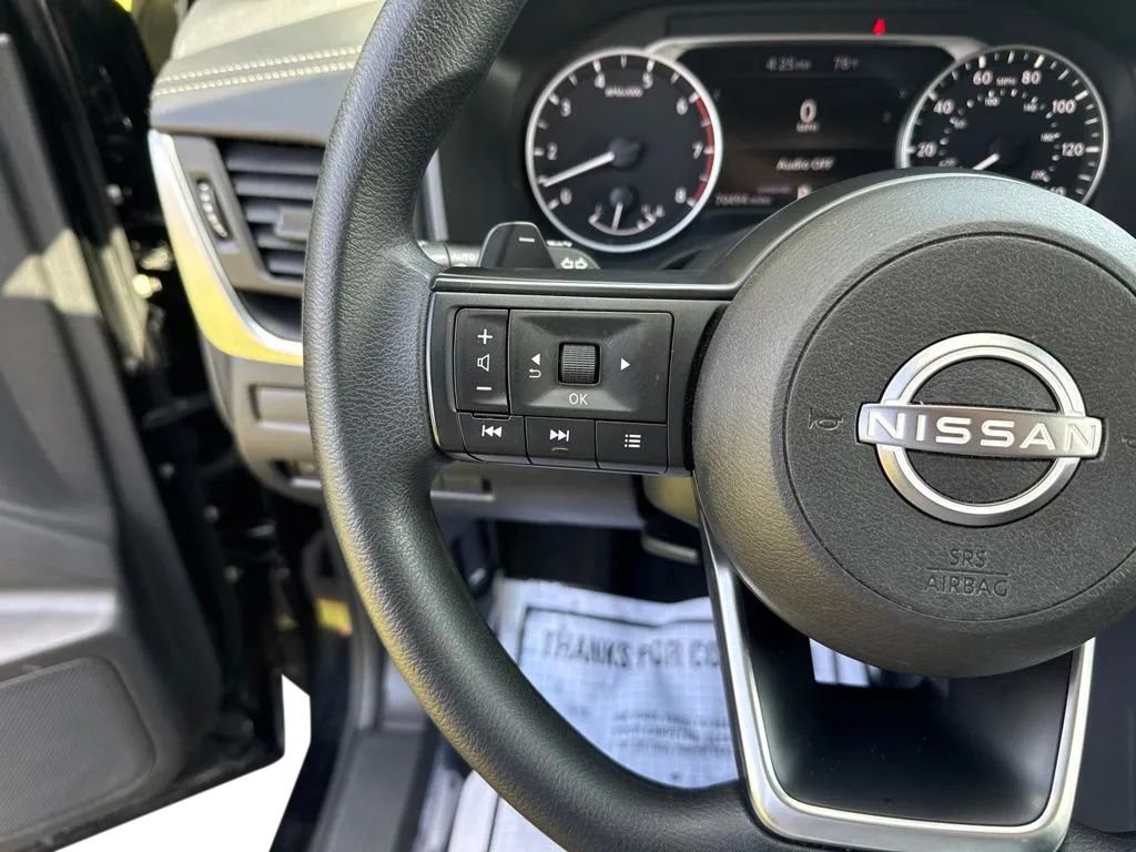 Used 2024 Nissan Rogue S FWD image 17