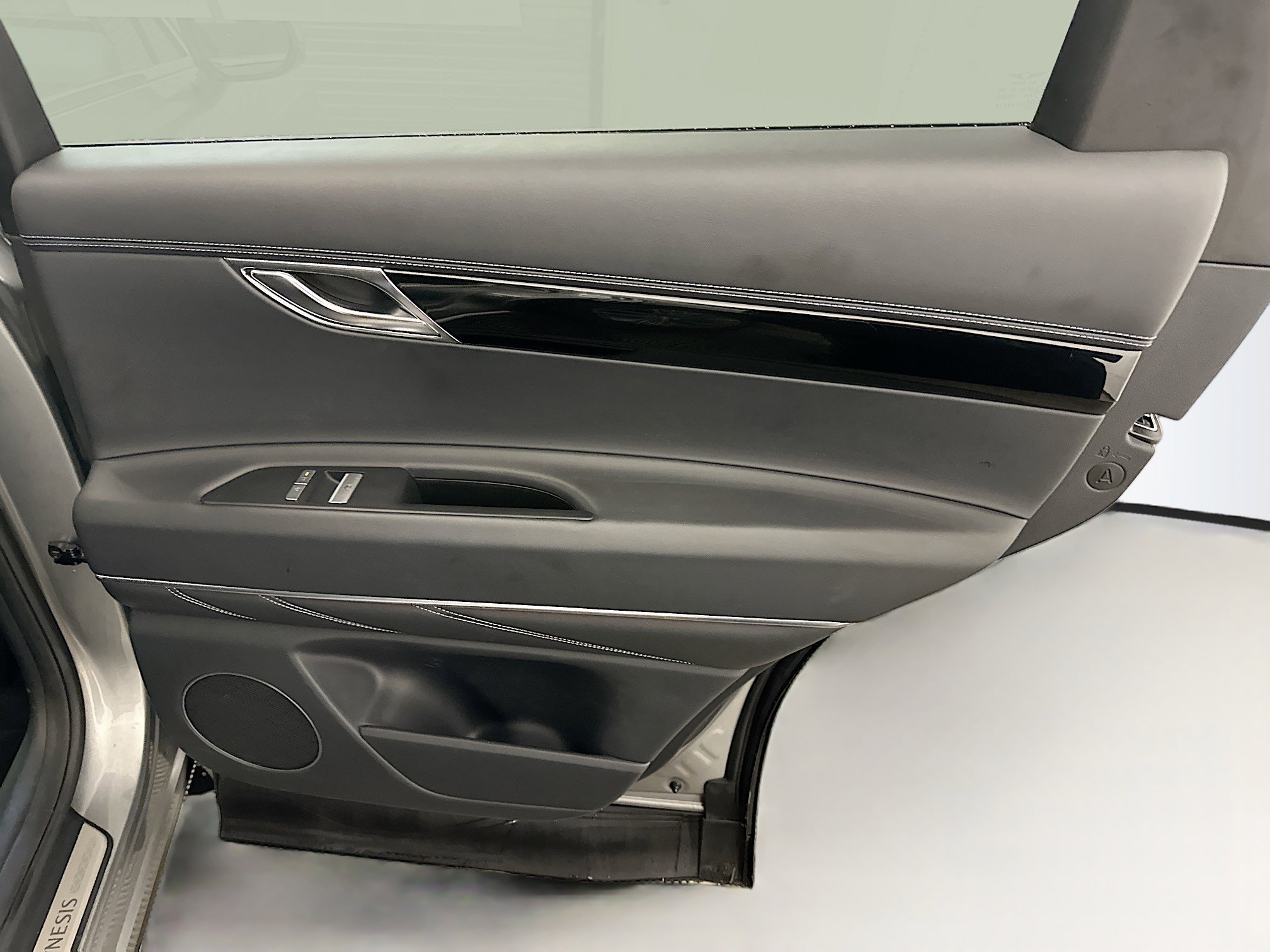 Used 2025 Genesis GV80 2.5T Standard AWD/4WD image 32