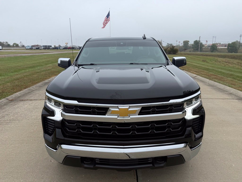 Used 2025 Chevrolet Silverado 1500 LT AWD/4WD image 11