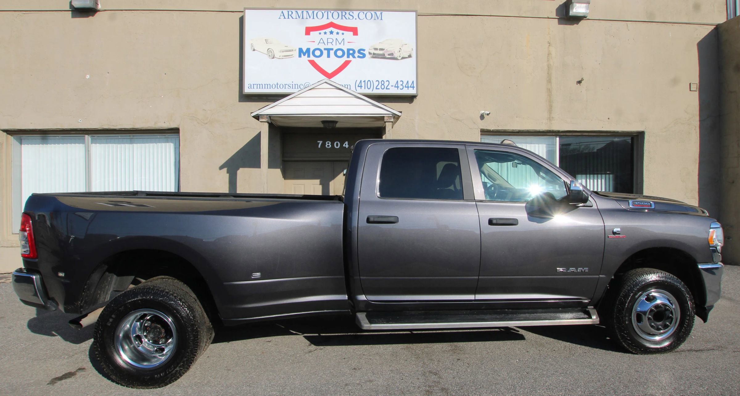 Used 2019 RAM 3500 Tradesman w/ Chrome Appearance Group AWD/4WD image 4