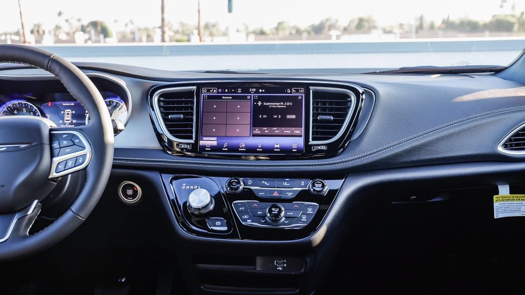 New 2027 Chrysler Pacifica Select FWD image 16