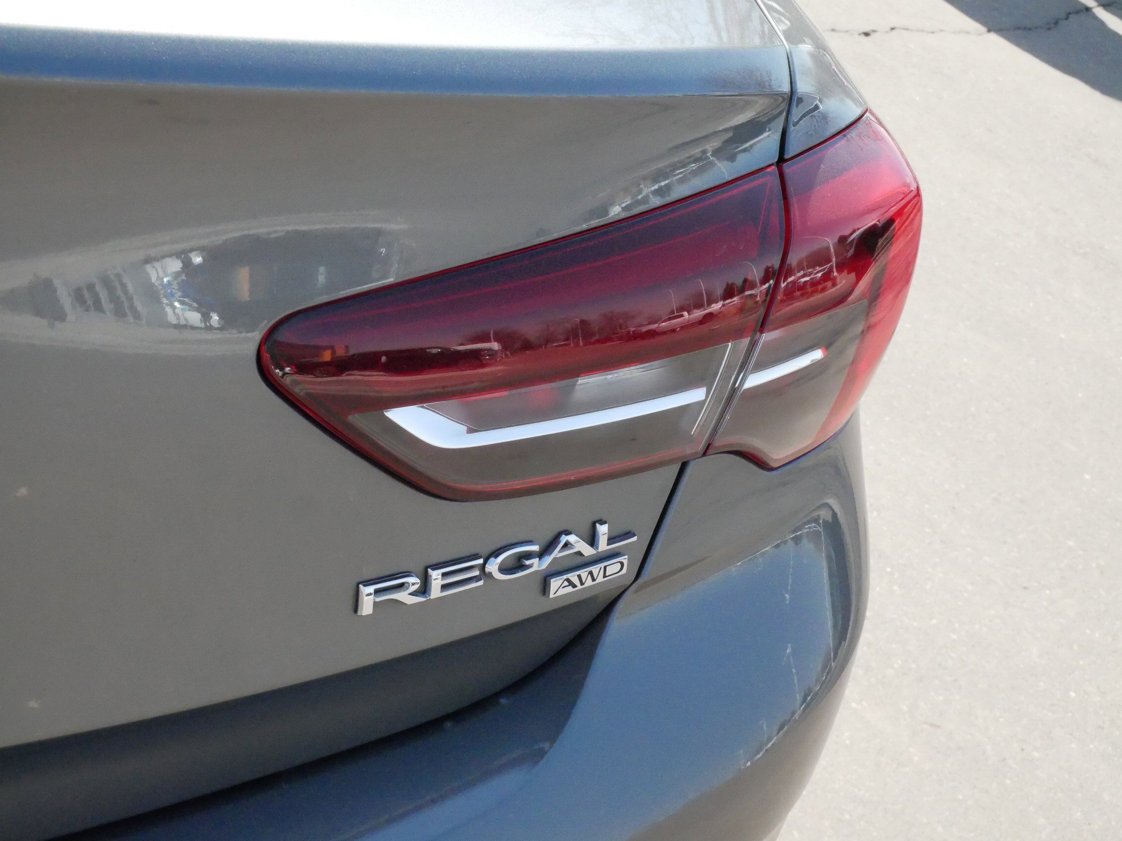 Used 2018 Buick Regal Essence w/ Driver Confidence Package #1 image 18