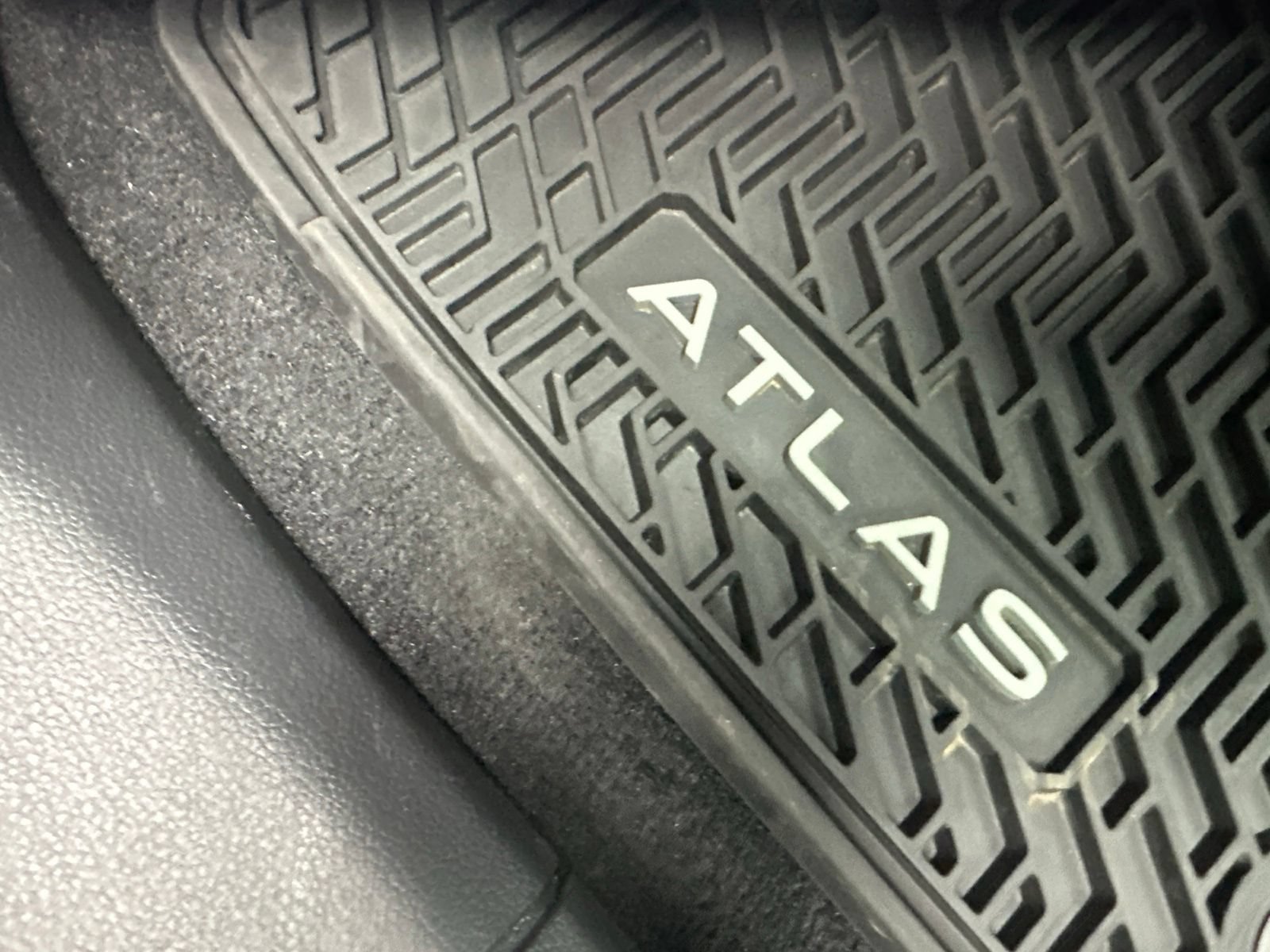 Certified 2026 Volkswagen Atlas Peak Edition AWD/4WD image 17