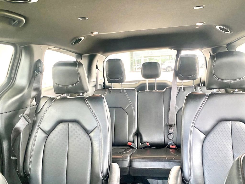 Used 2025 Chrysler Pacifica Select FWD image 18