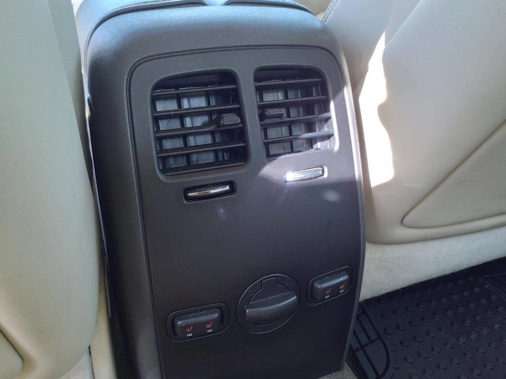 Used 2013 Lincoln MKS AWD image 7