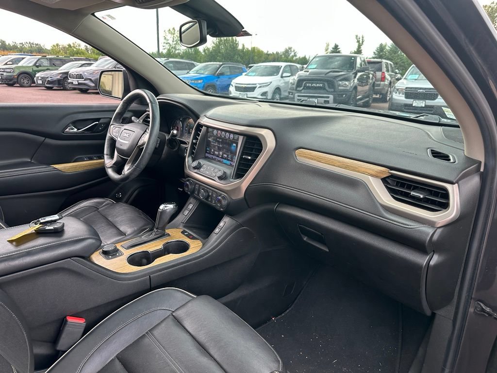 Used 2017 GMC Acadia Denali w/ Technology Package AWD/4WD image 32