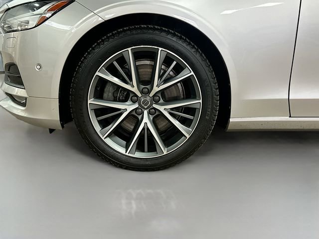 Used 2017 Volvo S90 T6 Momentum w/ Vision Package image 35