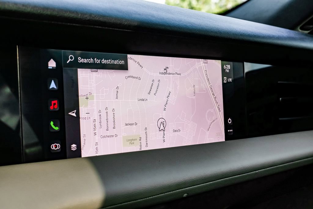 Used 2022 Porsche Taycan image 21