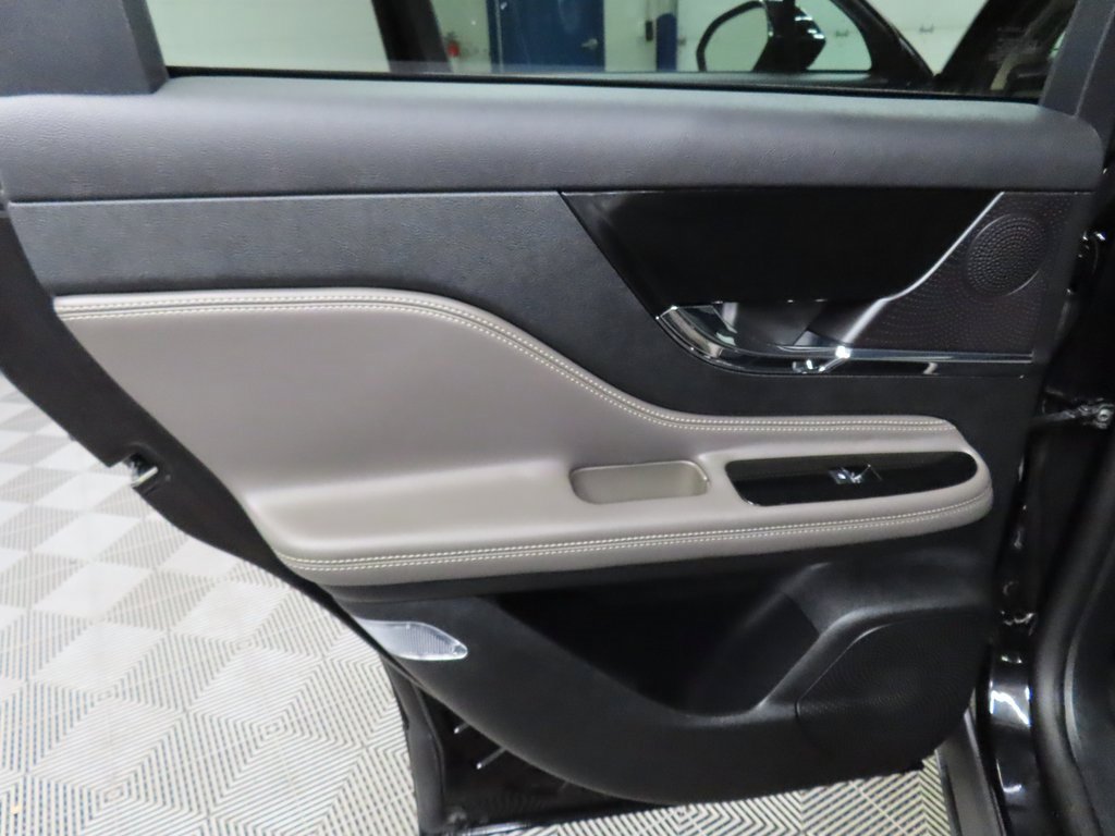 Used 2025 Lincoln Corsair Premiere w/ Jet Appearance Package image 62