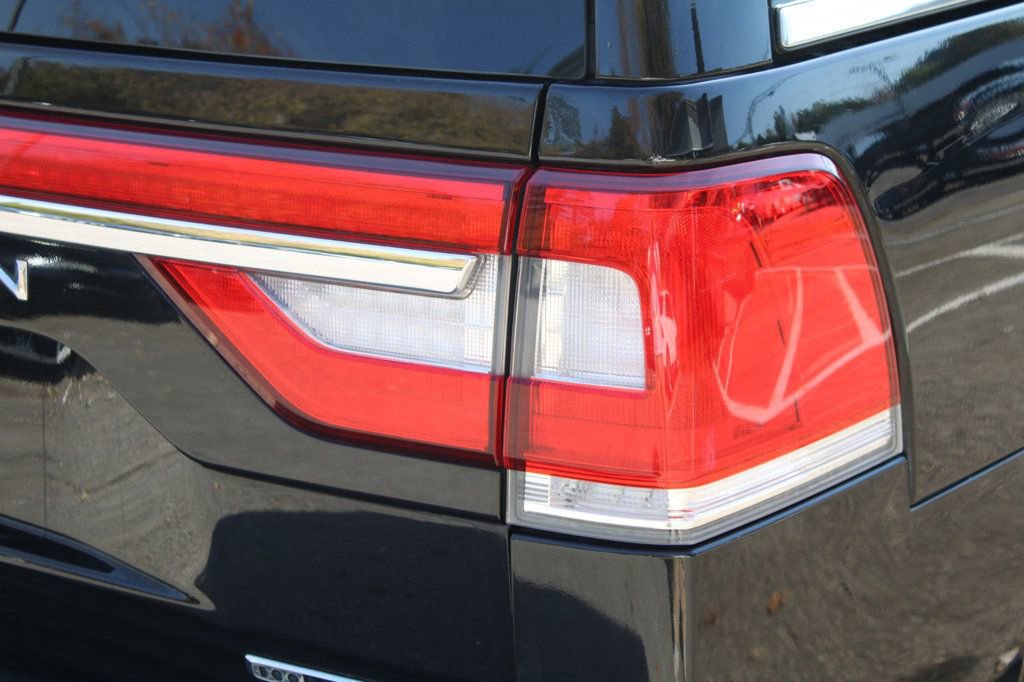 Used 2015 Lincoln Navigator 2WD image 39