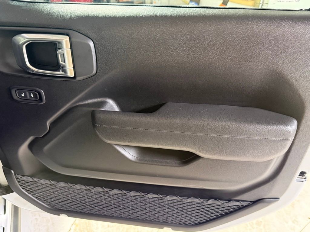 Certified 2025 Jeep Wrangler Unlimited Rubicon w/ Technology Group image 15