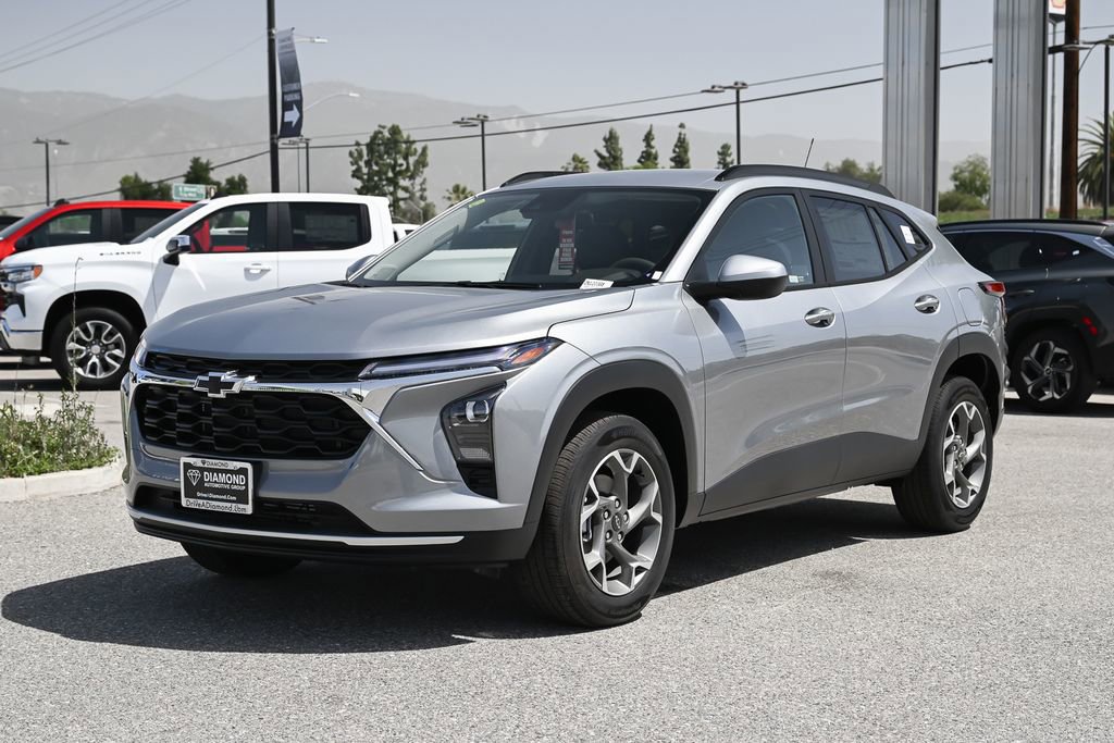 New 2026 Chevrolet Trax LT w/ LPO, Blackout Package FWD image 8