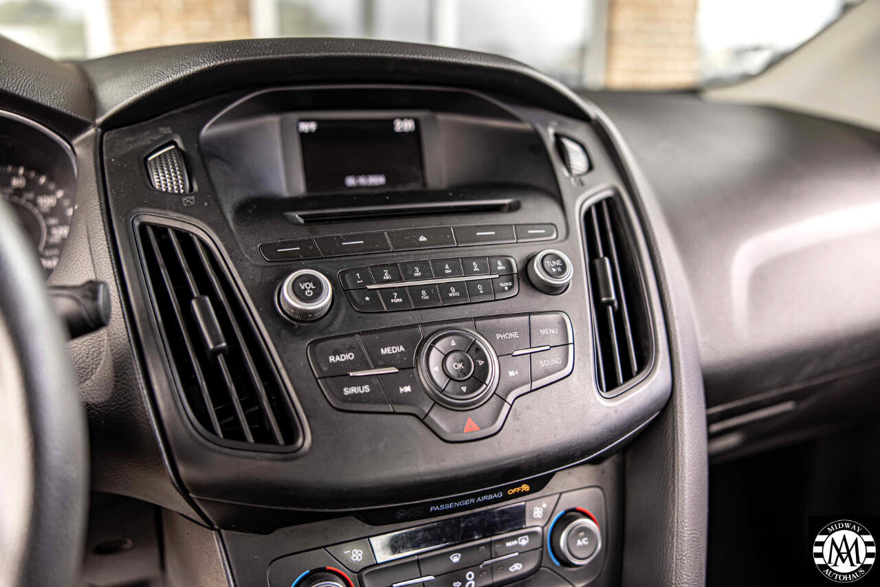 Used 2017 Ford Focus SE image 27