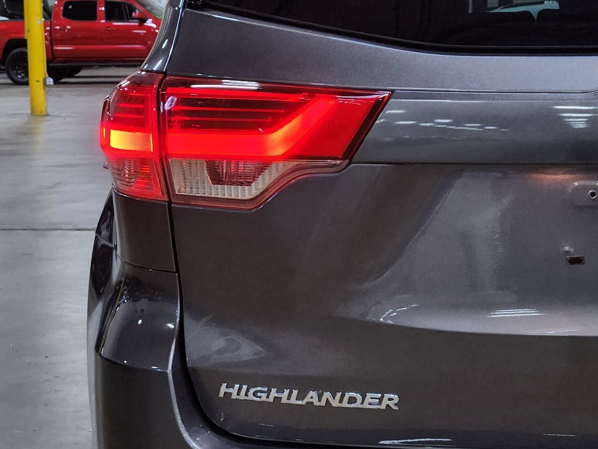Used 2019 Toyota Highlander Plus FWD image 20