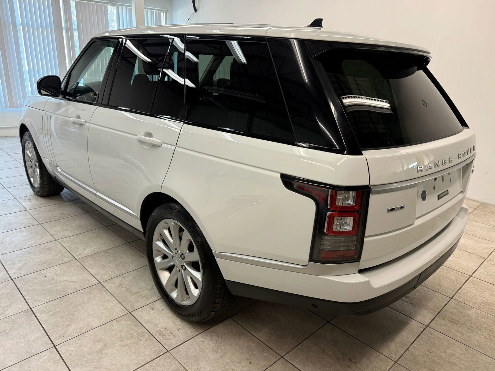 Used 2016 Land Rover Range Rover HSE image 7