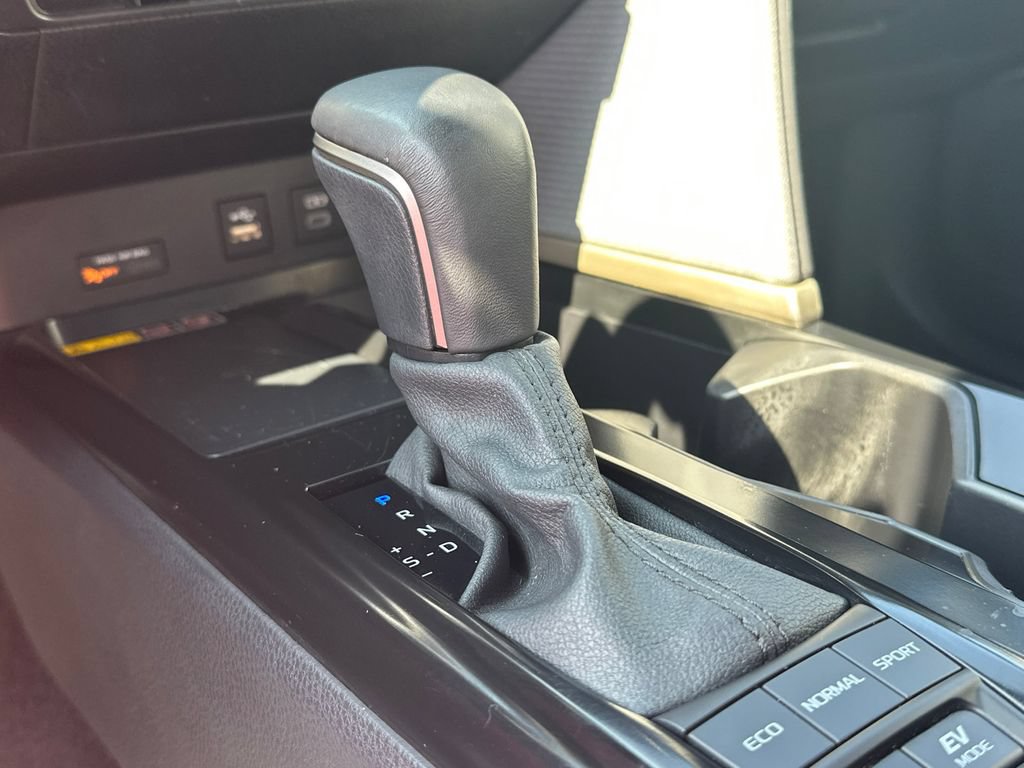 Used 2025 Toyota Camry SE w/ Convenience Package FWD image 31