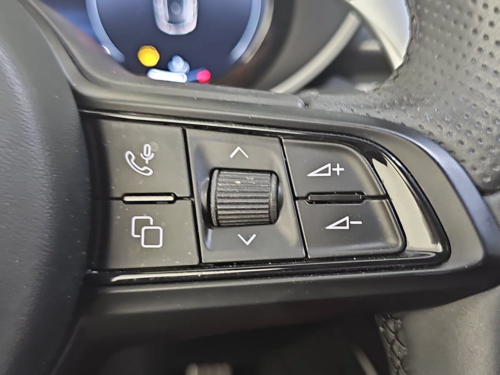 Used 2024 Alfa Romeo Stelvio Veloce AWD/4WD image 18