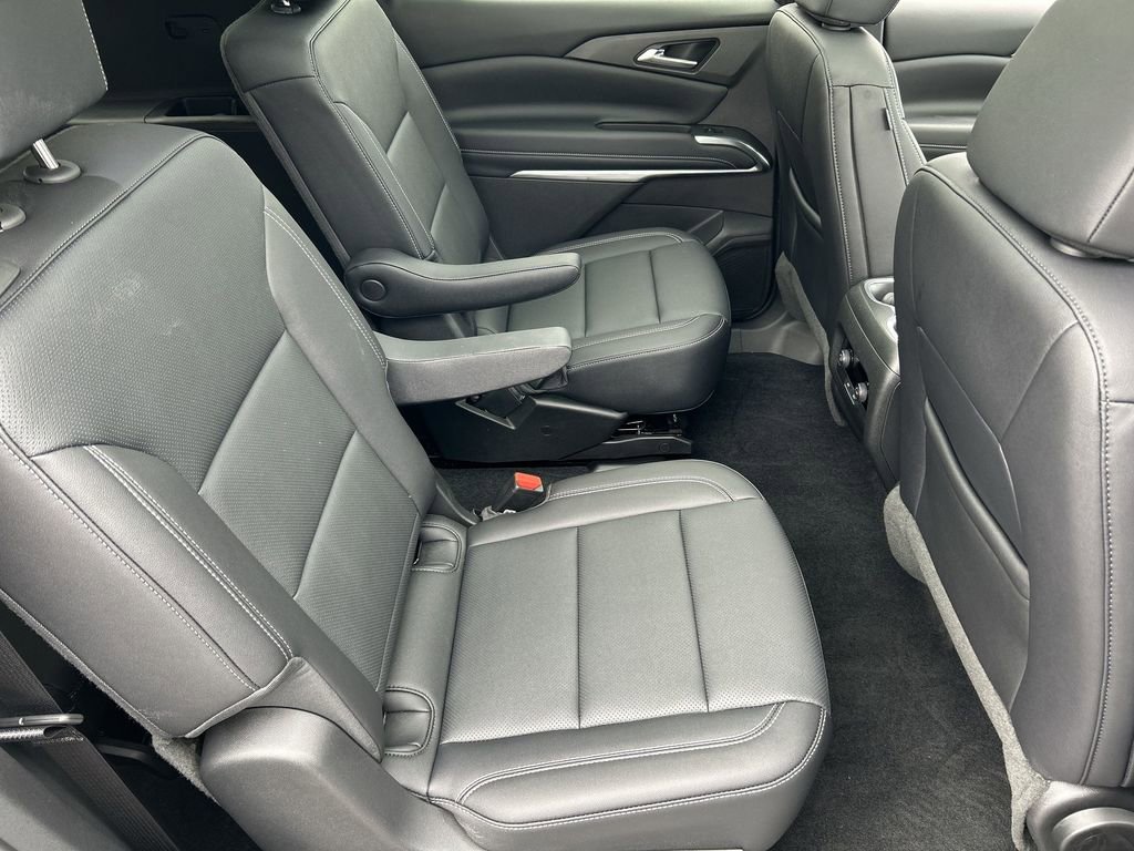 Used 2025 Chevrolet Traverse LT w/ Sun and Wheel Package image 28