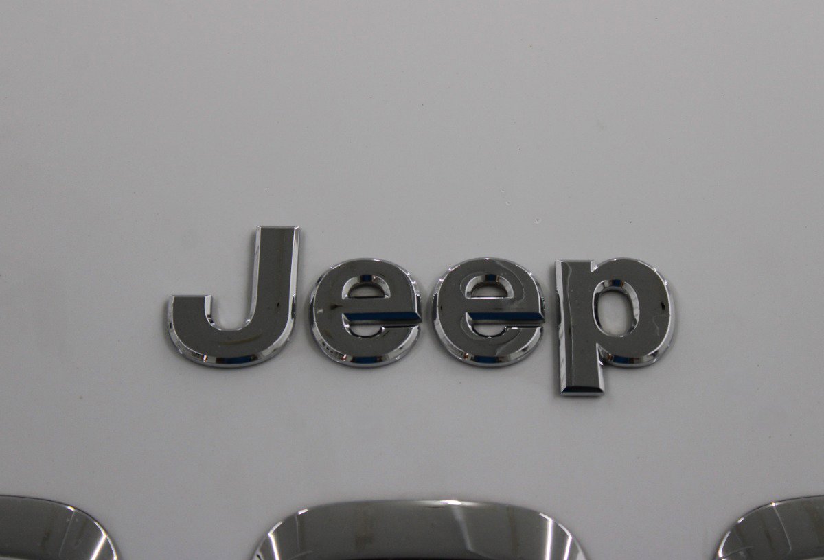 Used 2018 Jeep Cherokee Latitude Plus FWD image 31