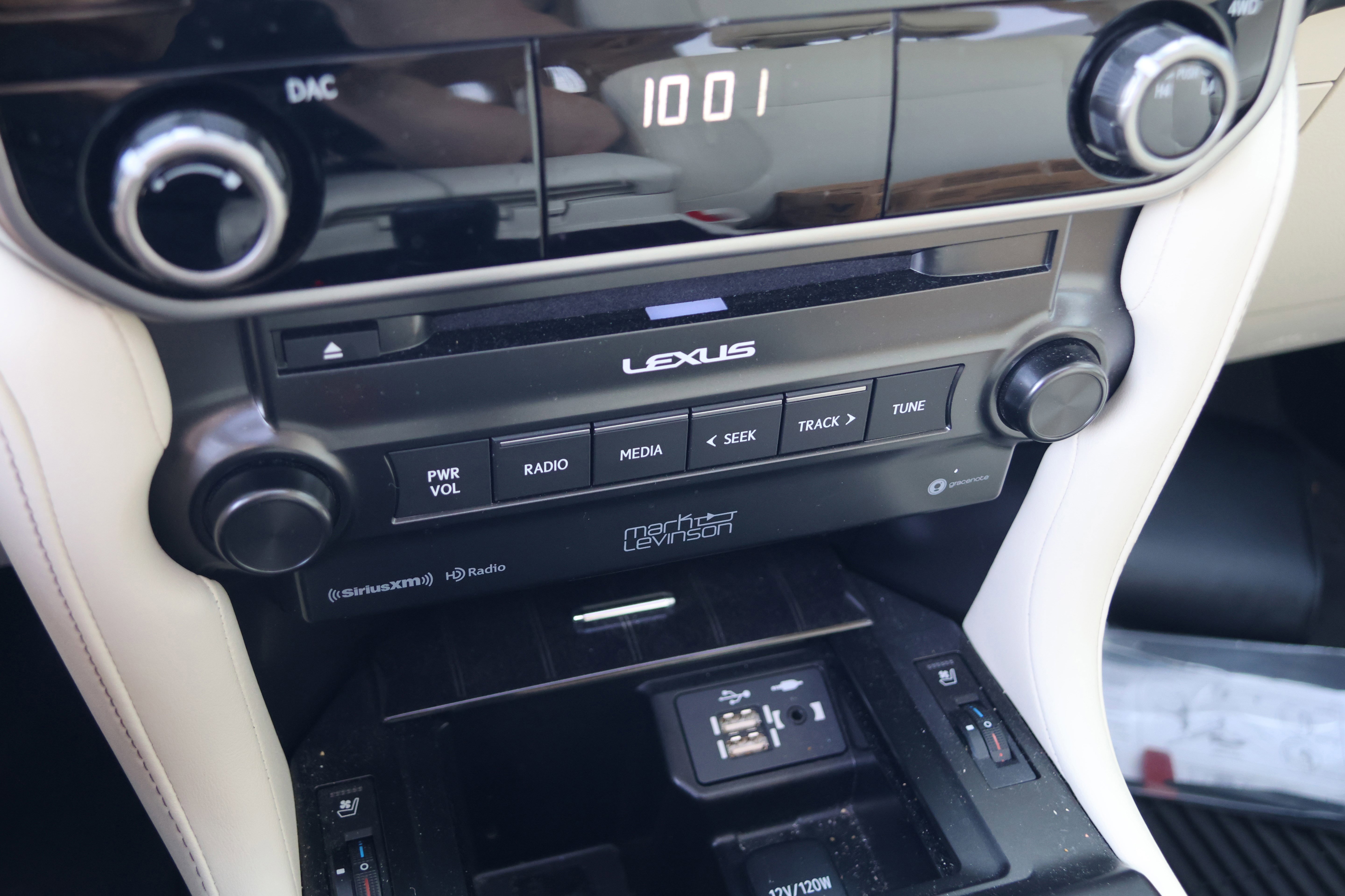 Used 2023 Lexus GX 460 Premium w/ Accessory Package AWD/4WD image 28