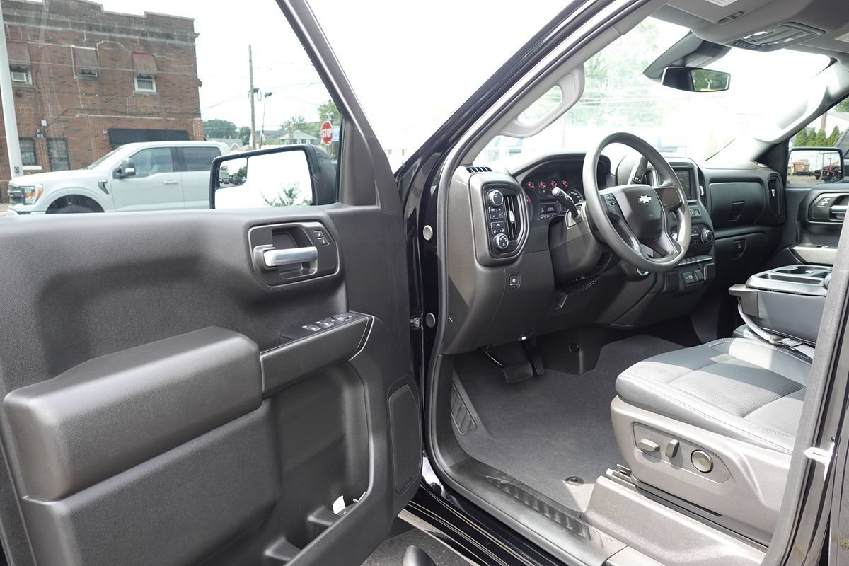 Used 2024 Chevrolet Silverado 1500 Custom w/ LPO, Dark Essentials Package AWD/4WD image 15