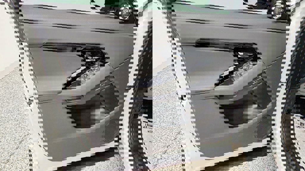 Used 2024 Land Rover Range Rover Evoque Dynamic SE image 11