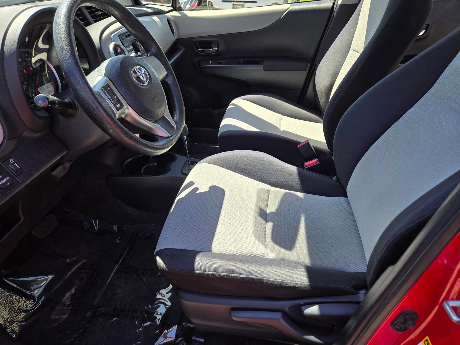 Used 2014 Toyota Yaris LE FWD image 11