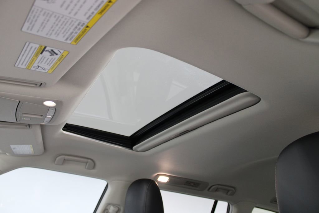 Used 2024 Nissan Armada Platinum w/ Captain's Chairs Package image 56