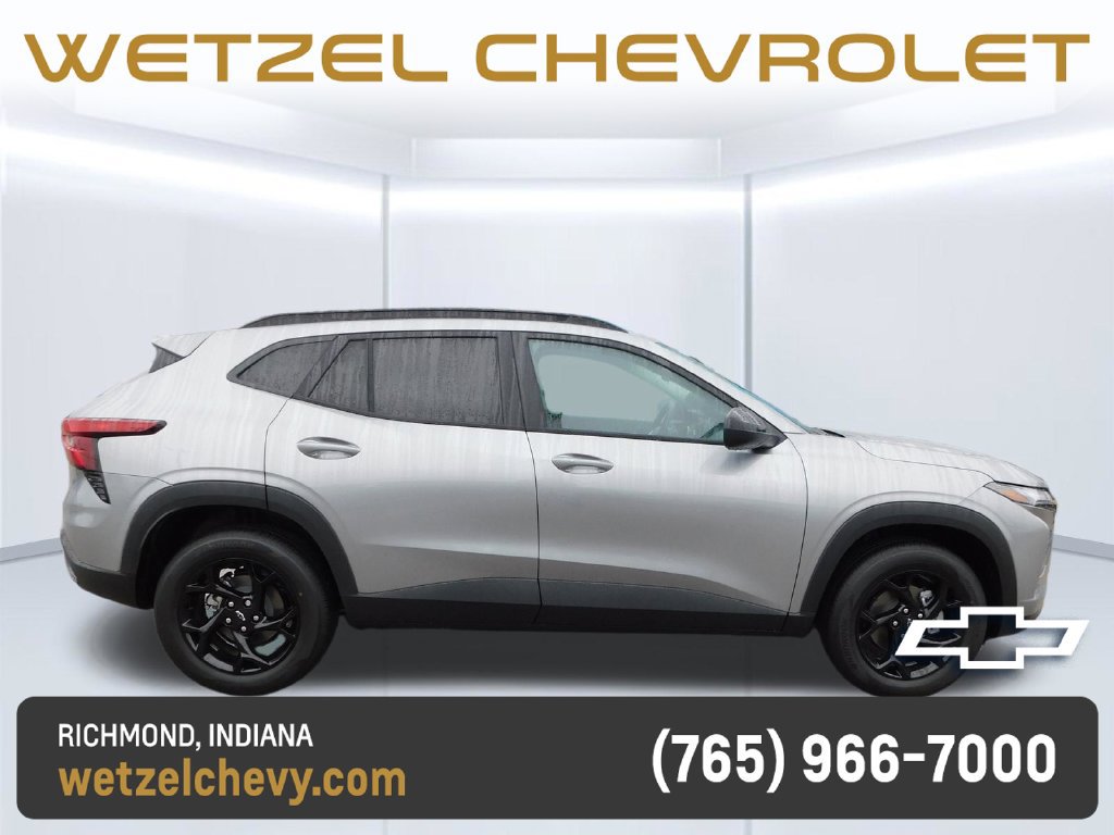 New 2026 Chevrolet Trax LT w/ Midnight Edition FWD image 2