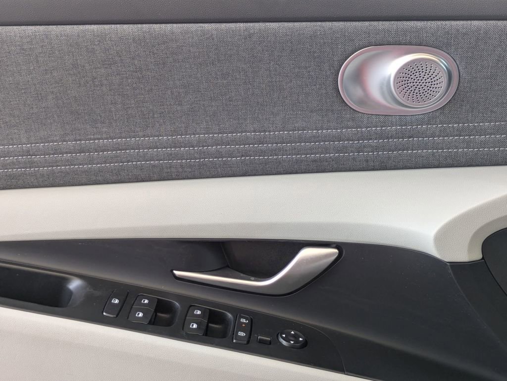 Used 2025 Hyundai Elantra Limited FWD image 13