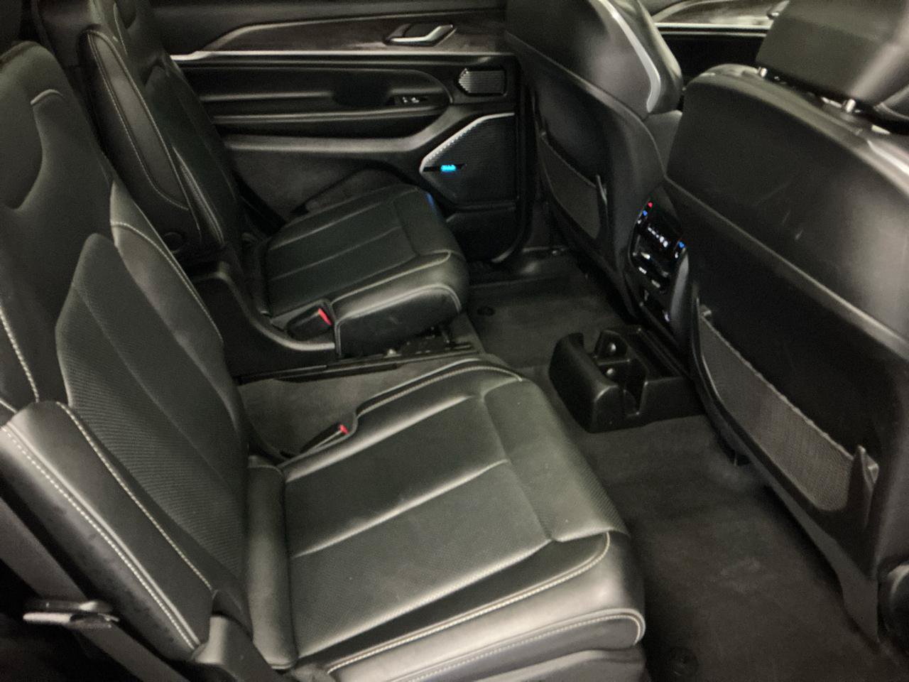Used 2021 Jeep Grand Cherokee L Overland w/ Luxury Tech Group IV AWD/4WD image 14