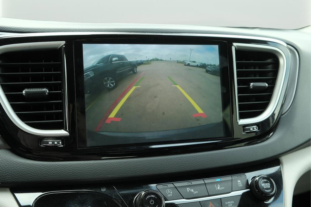 Used 2023 Chrysler Pacifica Touring-L FWD image 26