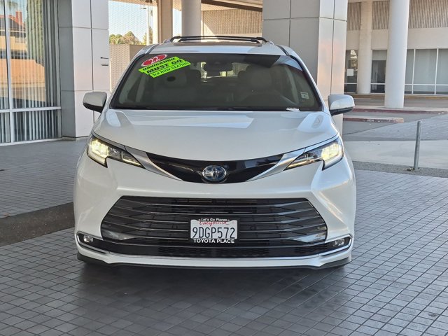 Used 2022 Toyota Sienna Limited AWD/4WD image 2