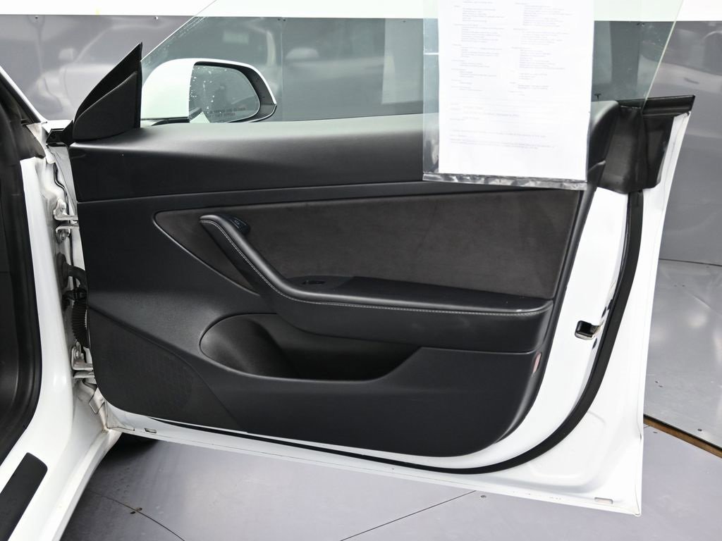 Used 2021 Tesla Model 3 Standard Range Plus image 40