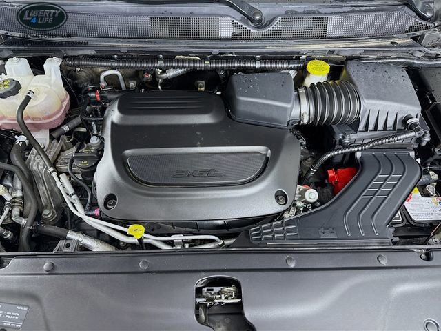 Used 2023 Chrysler Pacifica Touring-L image 30