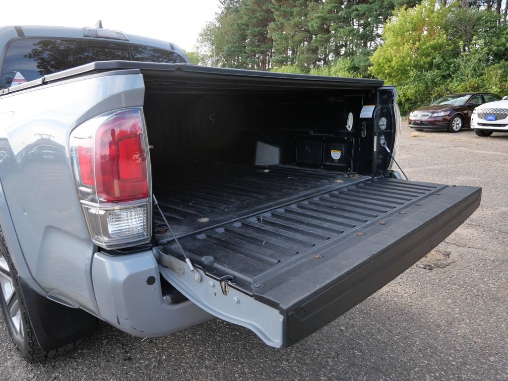Used 2018 Toyota Tacoma Limited AWD/4WD image 10