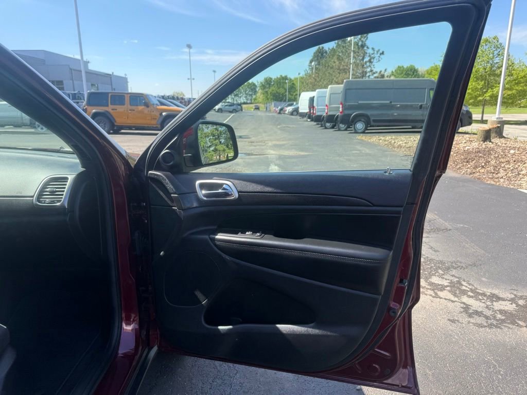 Used 2018 Jeep Grand Cherokee Laredo AWD/4WD image 50