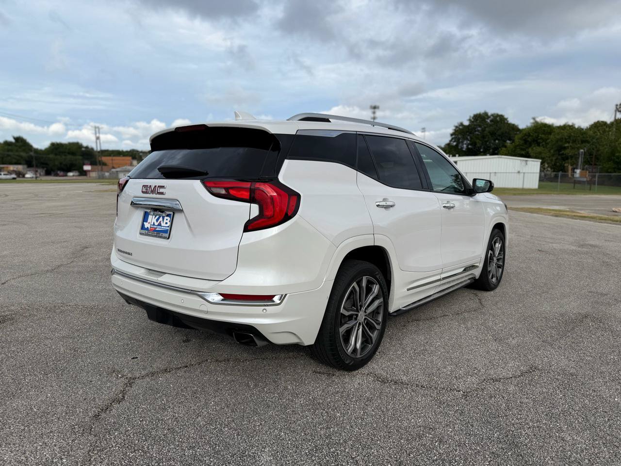 Used 2020 GMC Terrain Denali w/ Denali Premium Package FWD image 3