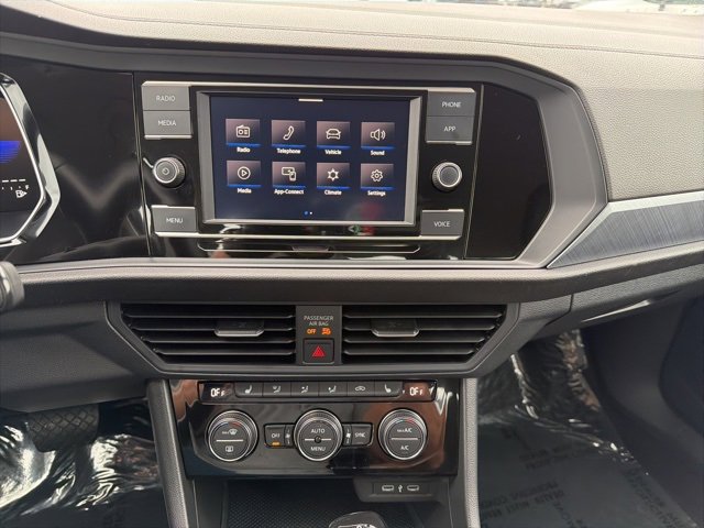 Used 2024 Volkswagen Jetta SE image 23