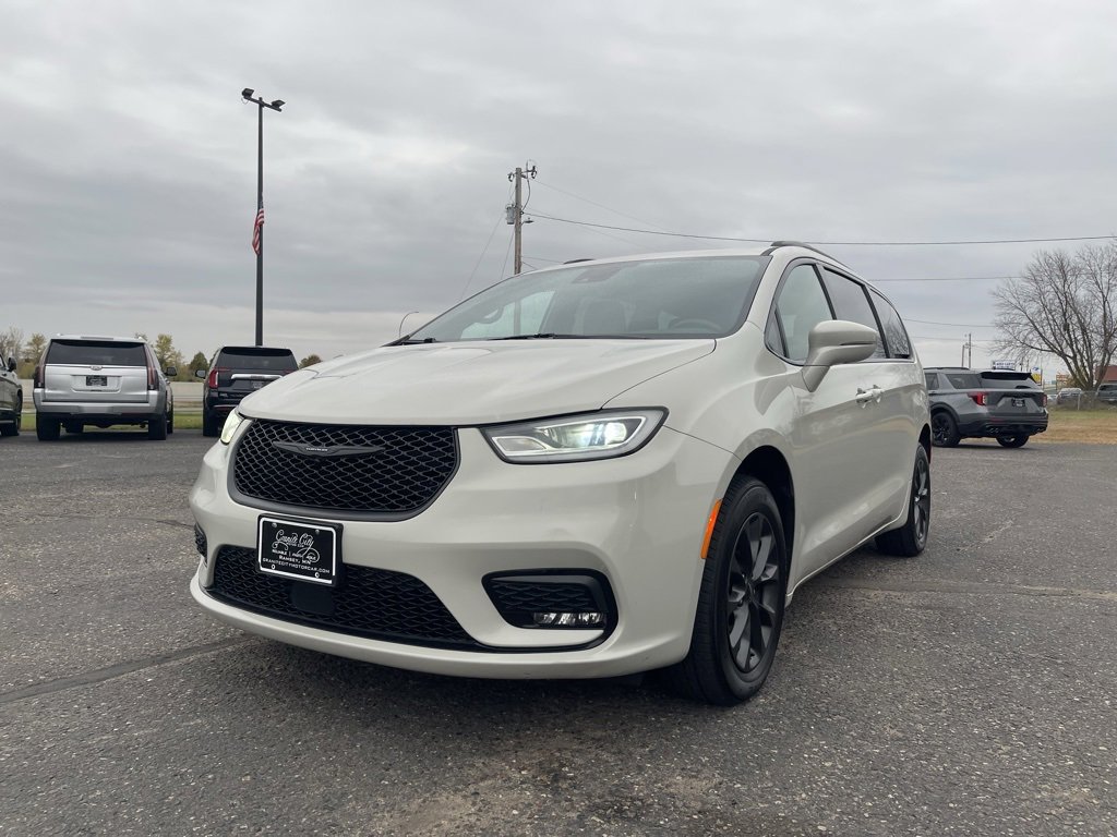 Used 2021 Chrysler Pacifica Limited w/ S Appearance Package image 11