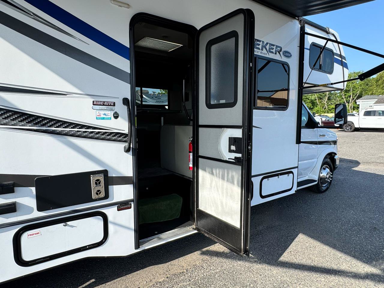 Used 2021 Ford E-450 and Econoline 450 Super Duty w/ Motorhome Prep Package RWD image 15