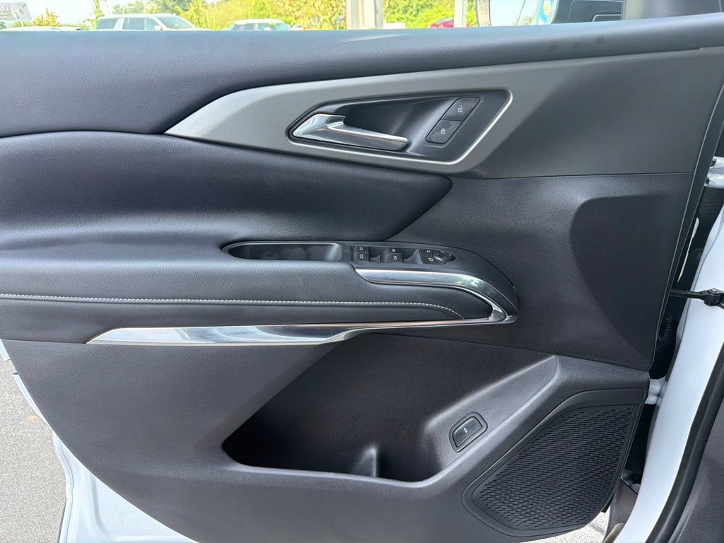 Used 2025 Chevrolet Traverse LT w/ Midnight/Sport Edition FWD image 18