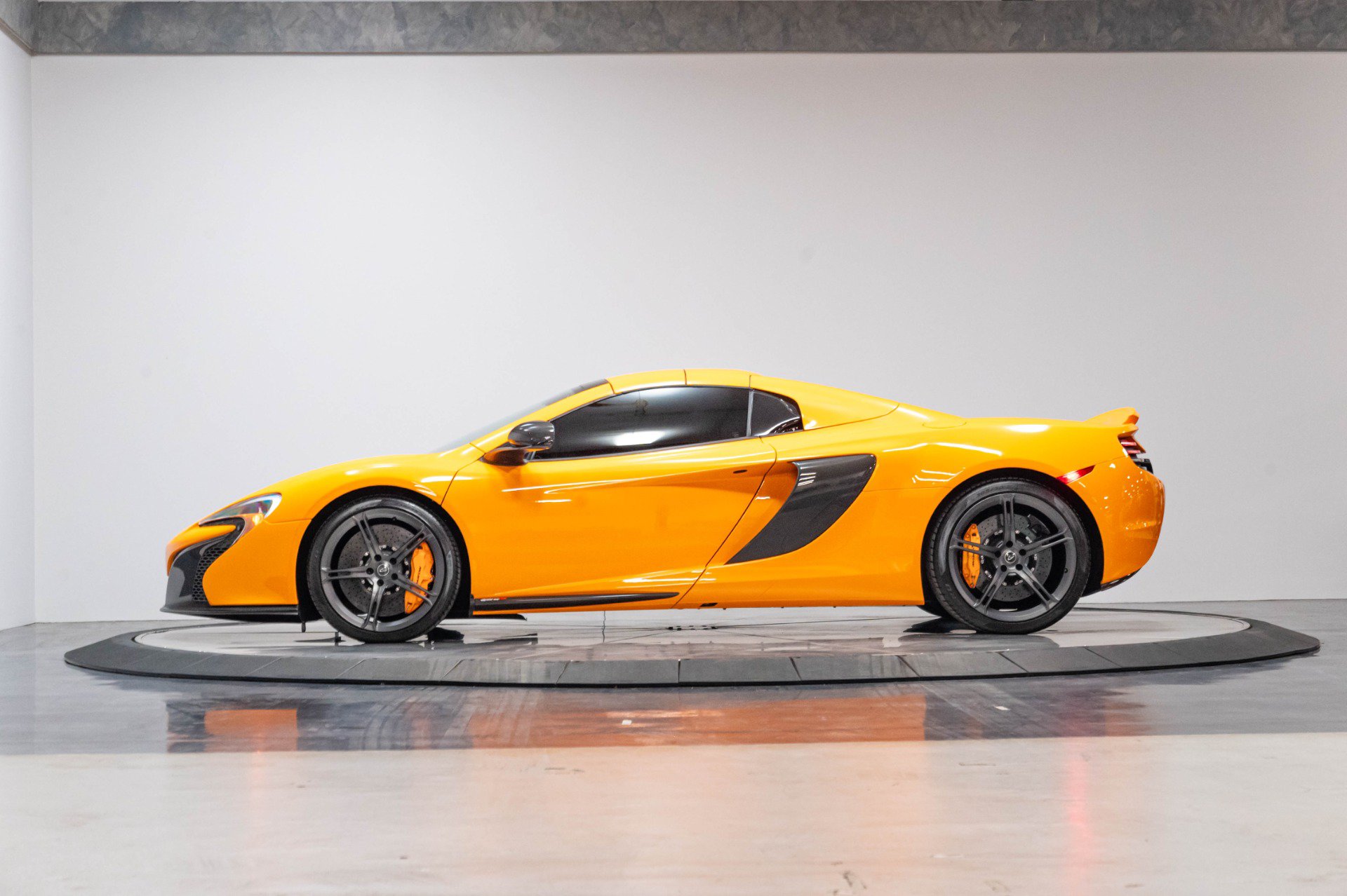 Used 2015 McLaren 650S Spider RWD image 48