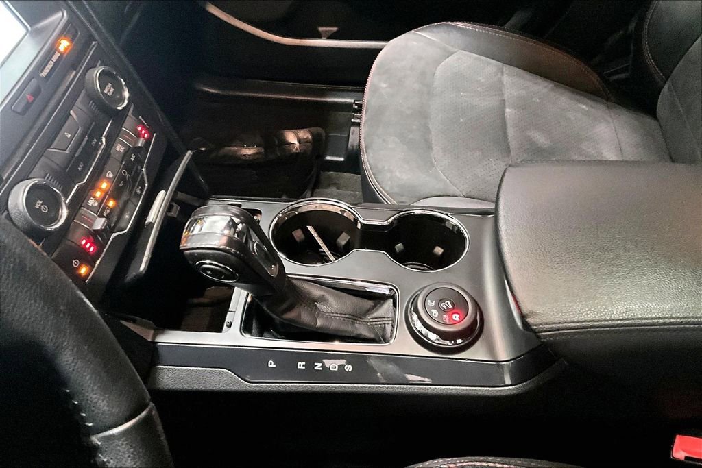 Used 2018 Ford Explorer XLT w/ XLT Appearance Package image 17