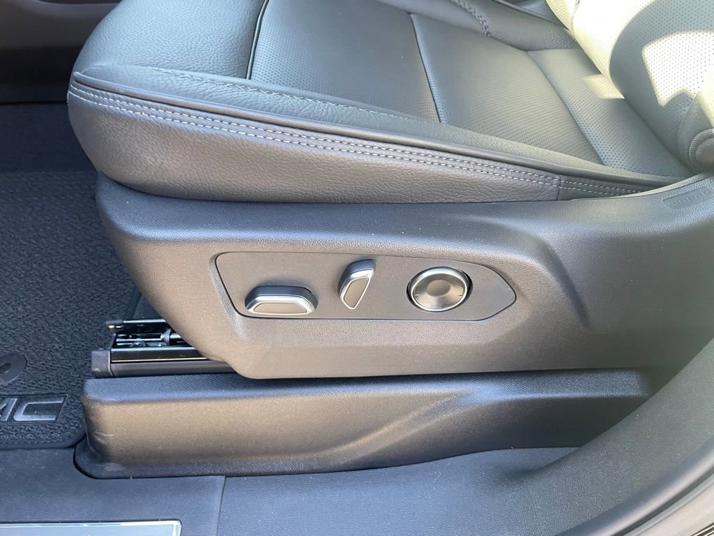 New 2026 GMC Yukon XL Denali w/ Denali Reserve Package image 11